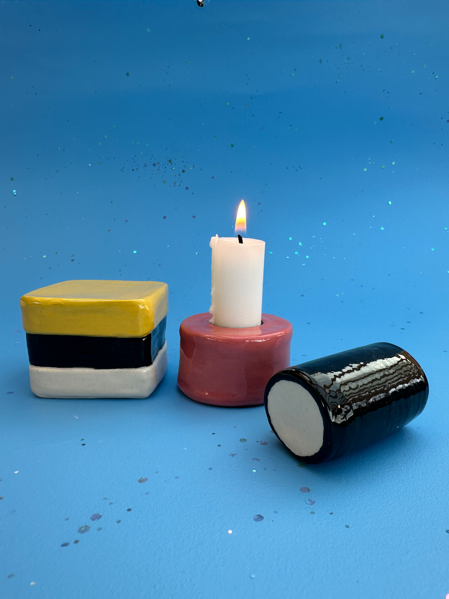 Lysestage i lakridskonfekt