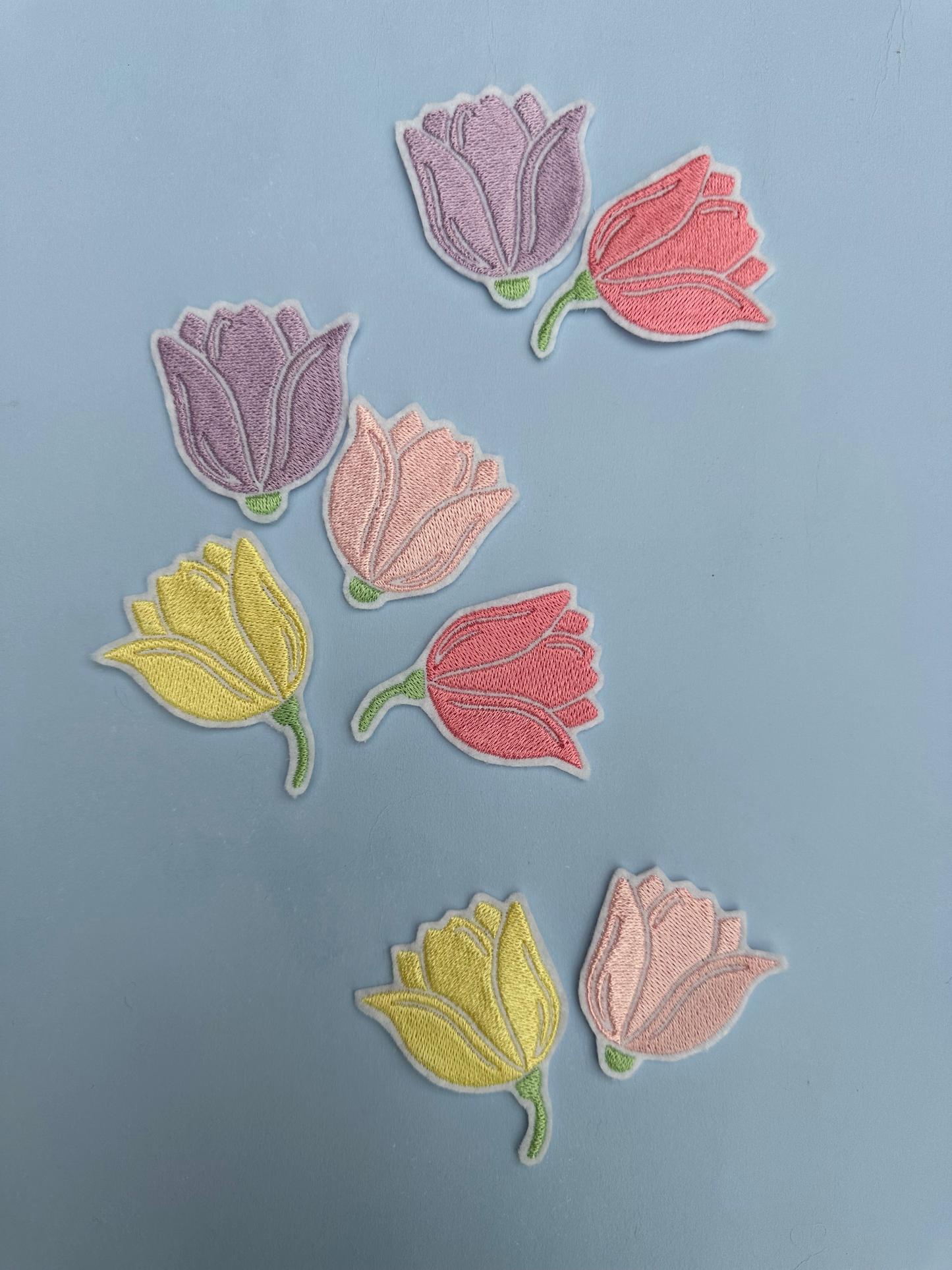 Tulipan broderi - lyserød m. stilk