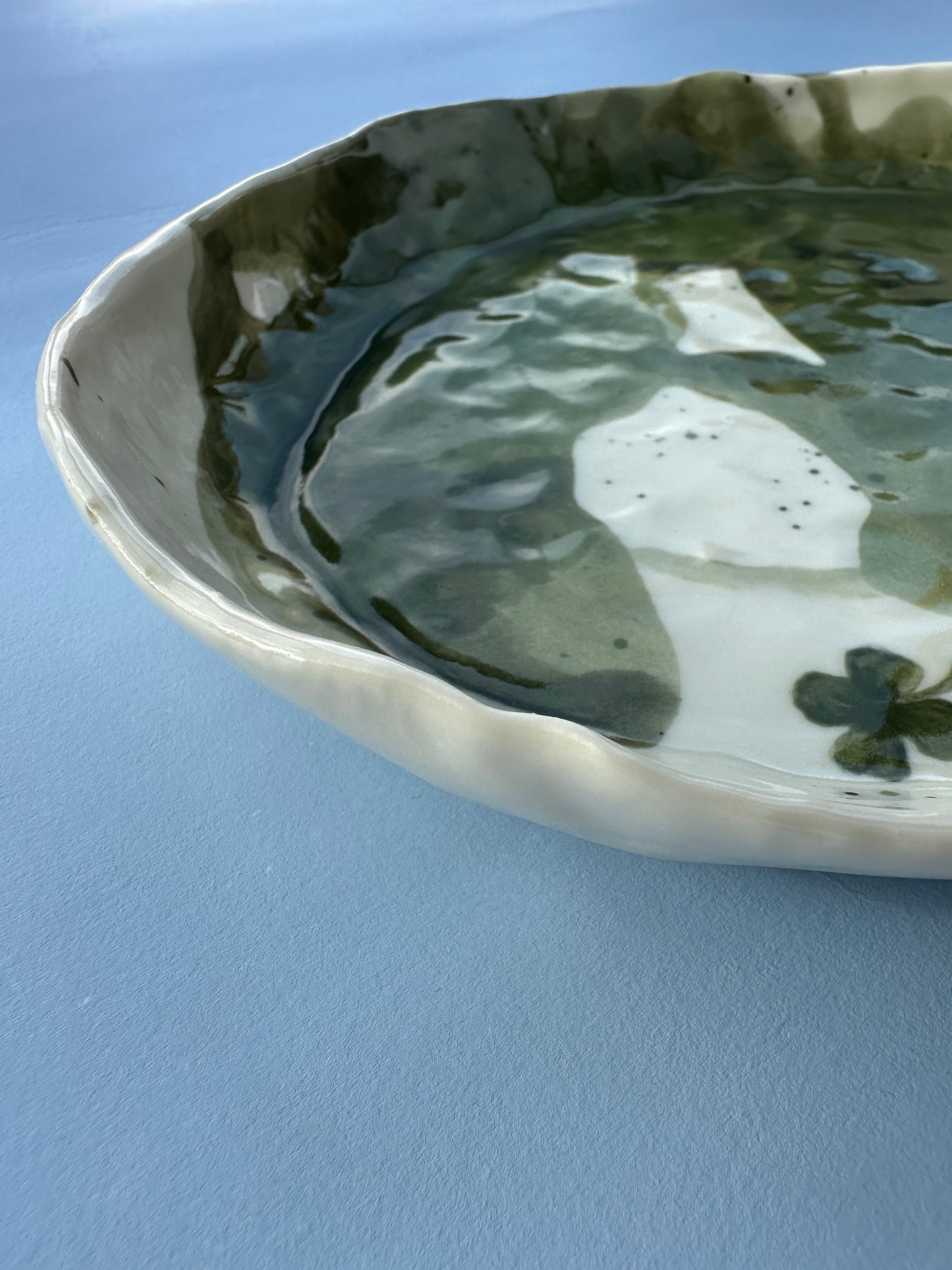 Porcelænsfad med firkløver