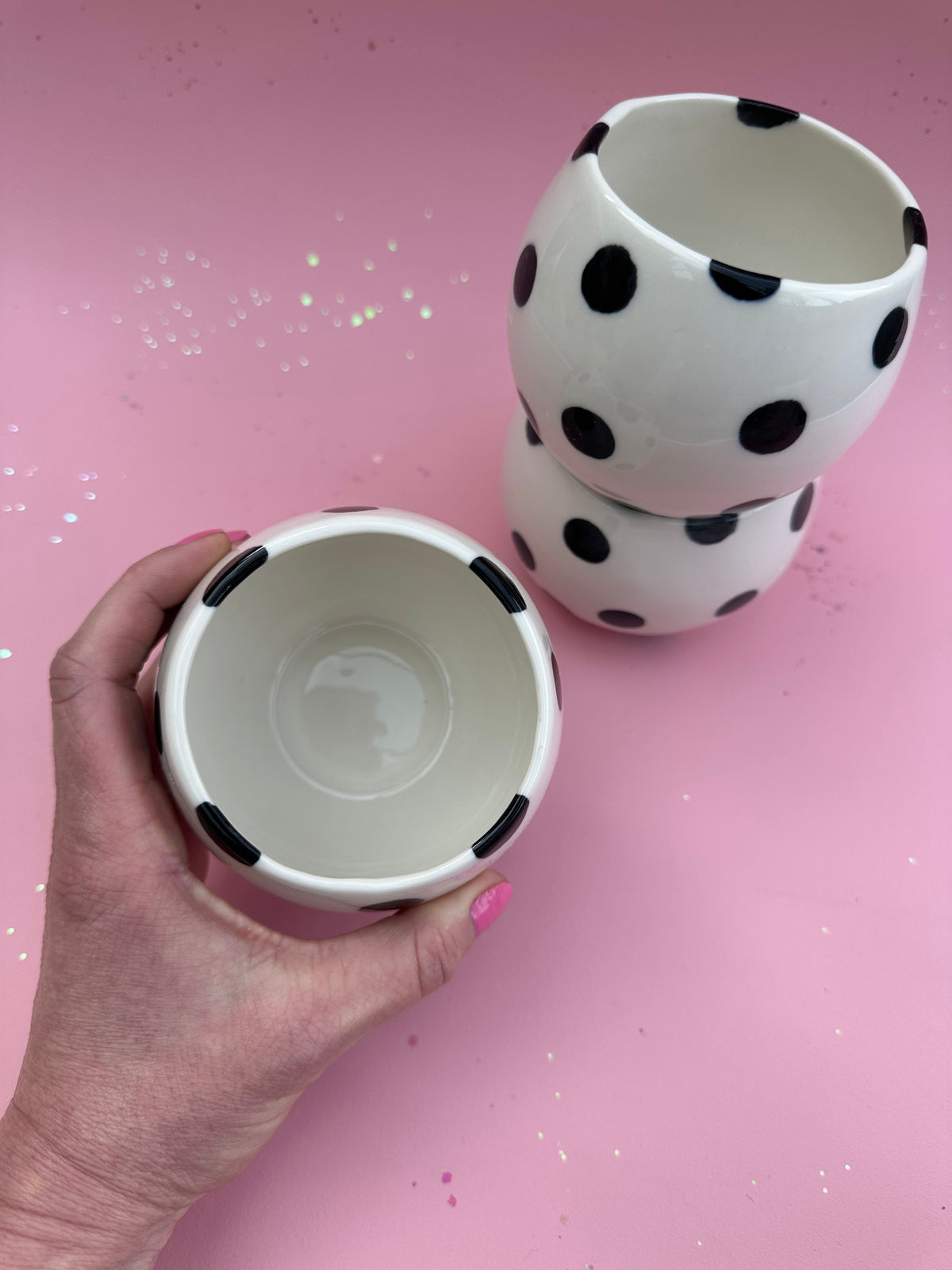 Rund porcelænskop med prikker