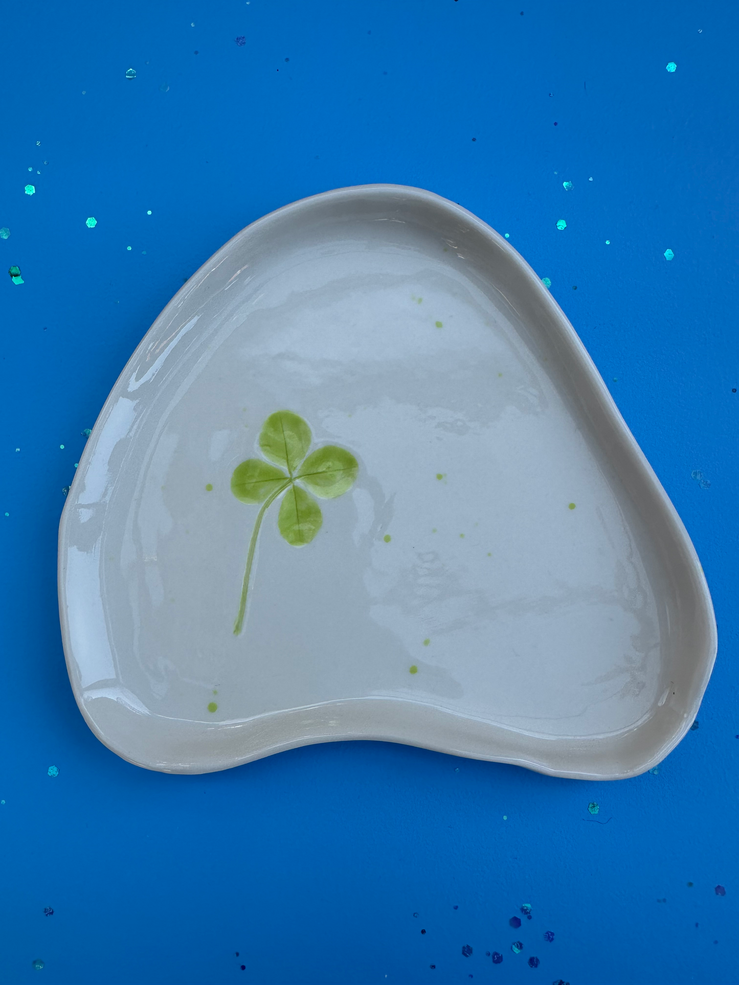 Porcelænsfad med aftryk fra firkløver #4
