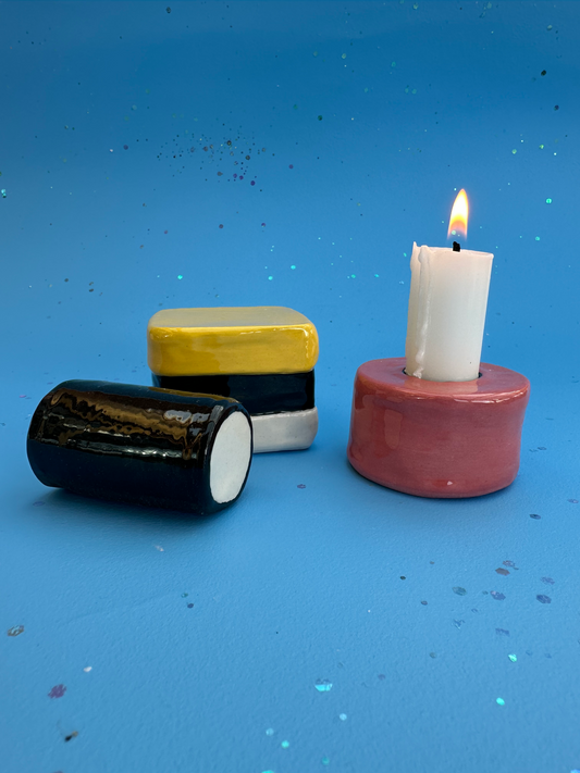 Lysestage i lakridskonfekt