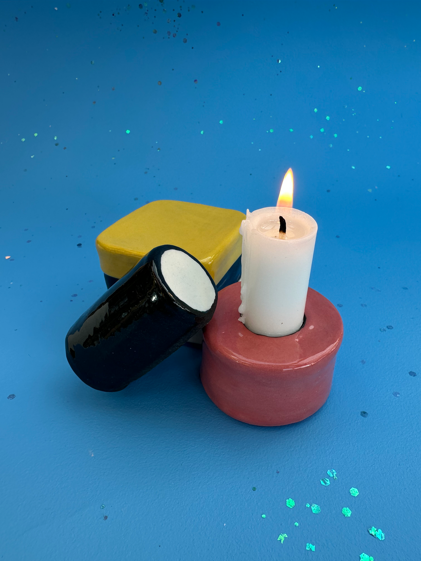 Lysestage i lakridskonfekt