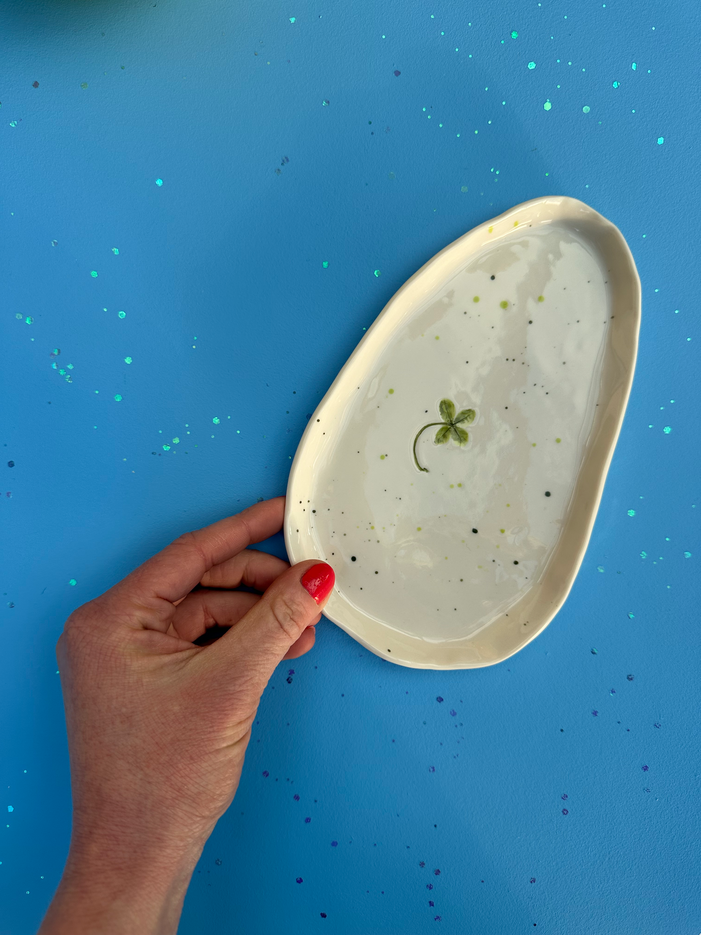 Porcelænsfad med aftryk fra firkløver #7