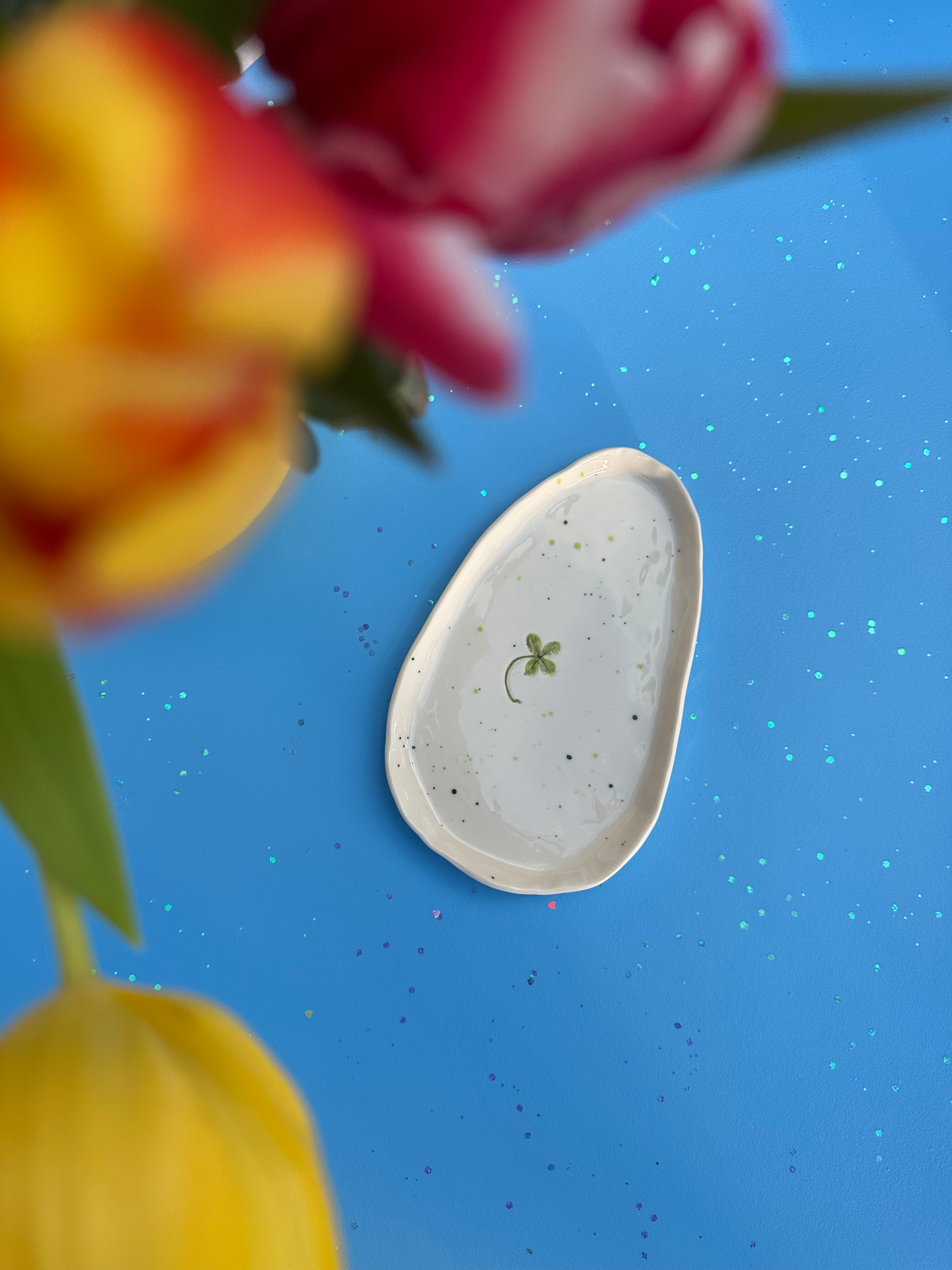 Porcelænsfad med aftryk fra firkløver #7