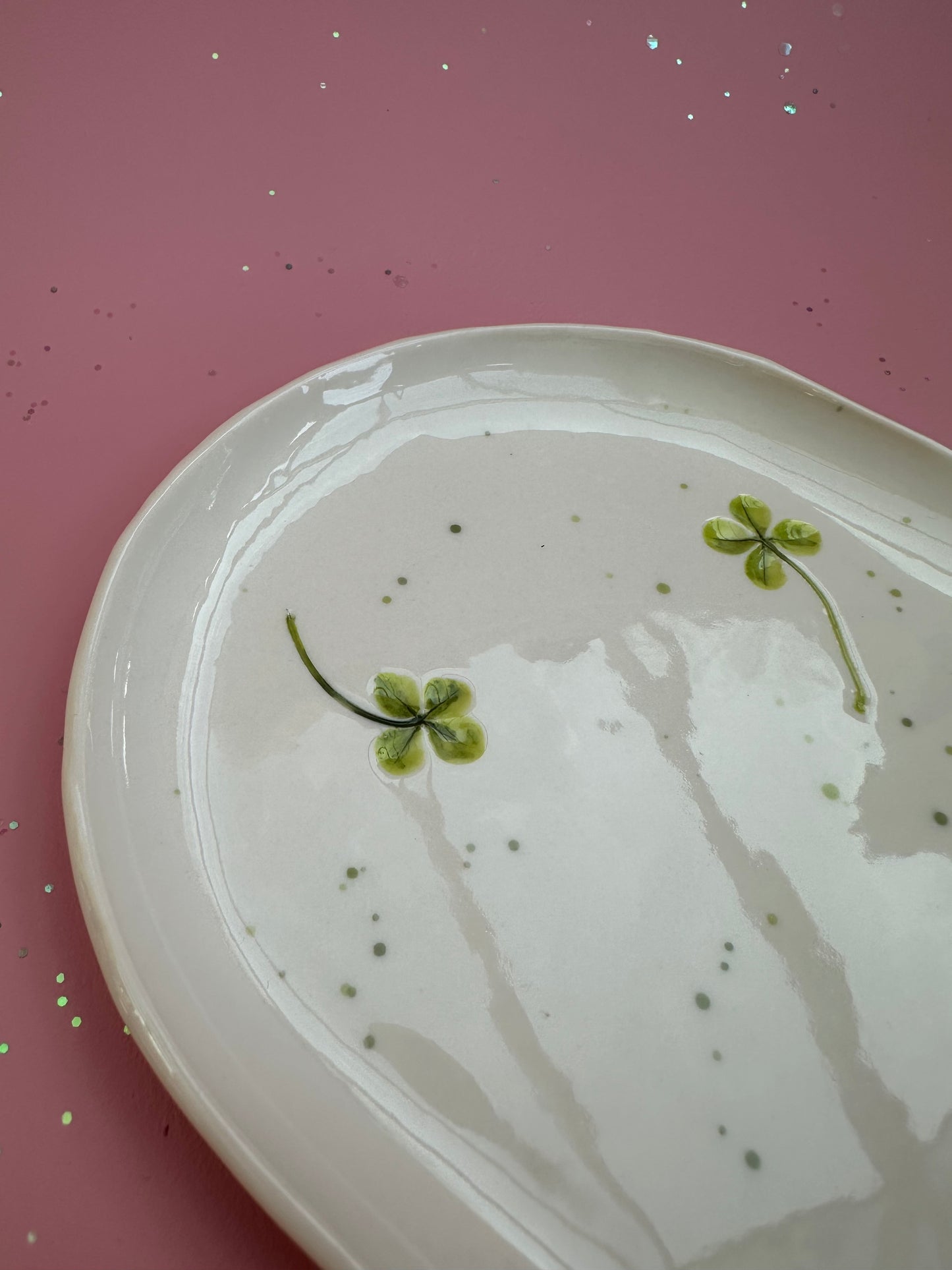 Porcelænsfad med aftryk fra firkløver #5