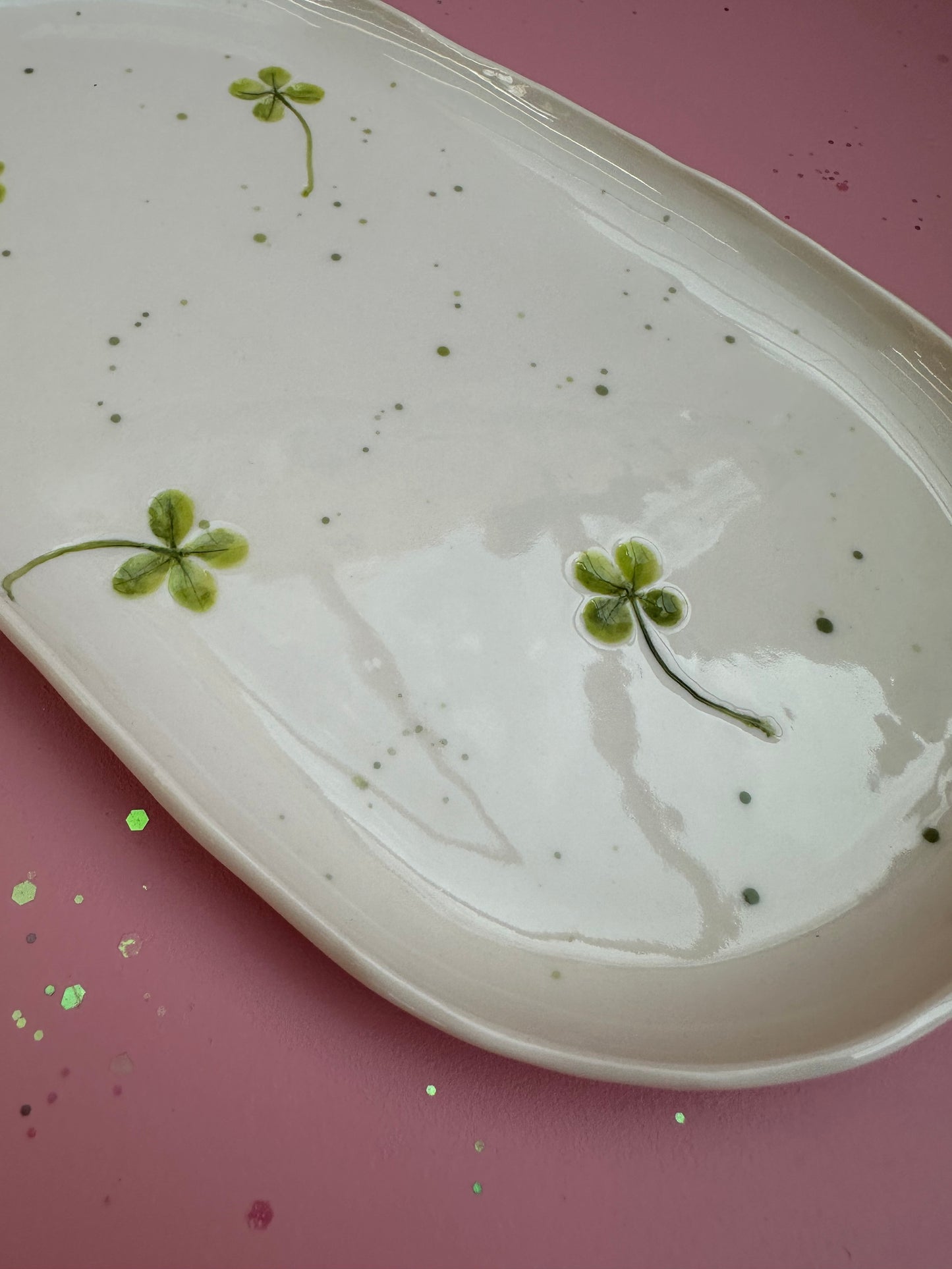 Porcelænsfad med aftryk fra firkløver #5