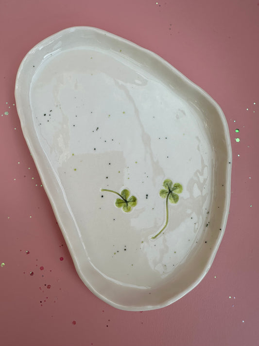 Porcelænsfad med aftryk fra firkløver #1