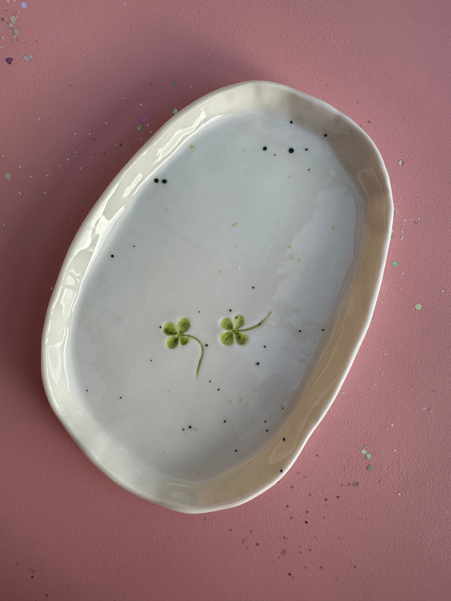 Porcelænsfad med aftryk fra firkløver #11