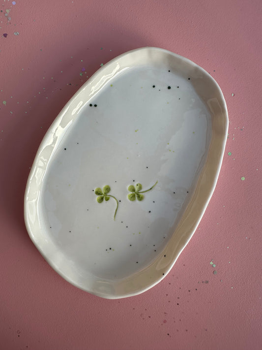 Porcelænsfad med aftryk fra firkløver #11