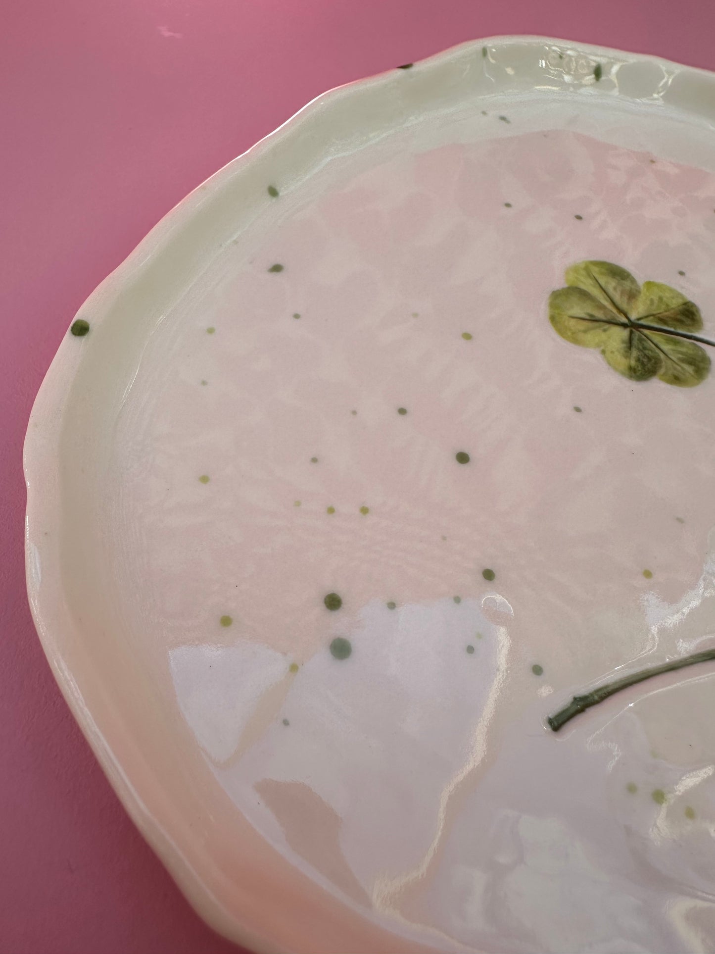 Porcelænsfad med aftryk fra 5-kløver #8