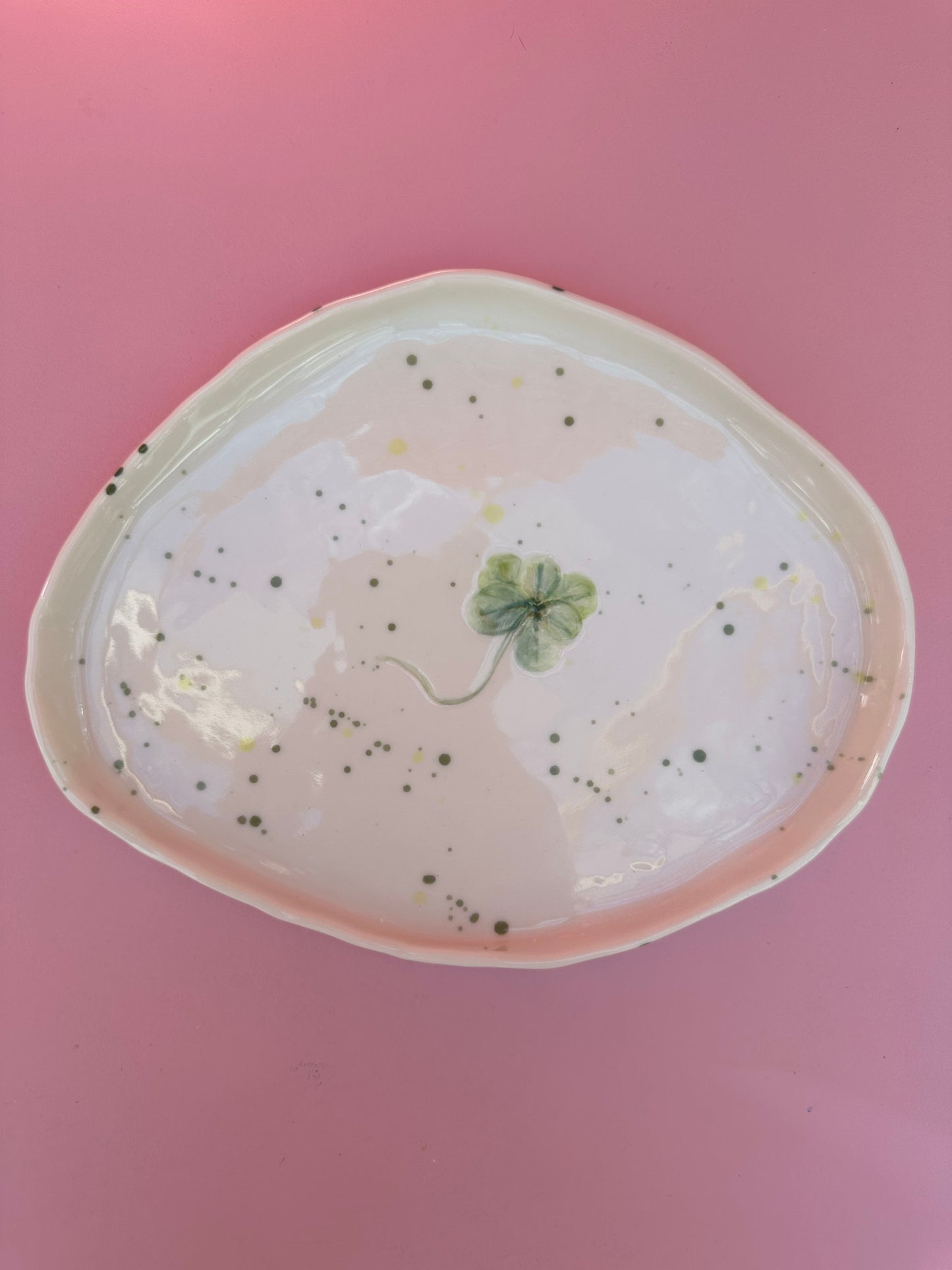 Porcelænsfad med aftryk fra 6-kløver #1