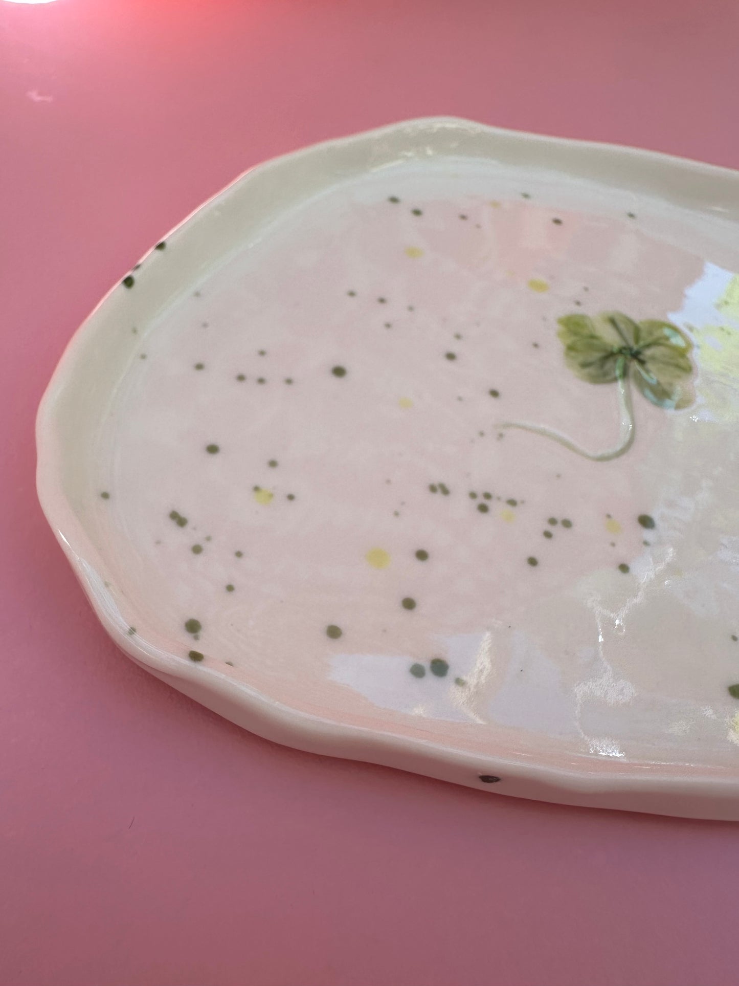 Porcelænsfad med aftryk fra 6-kløver #1