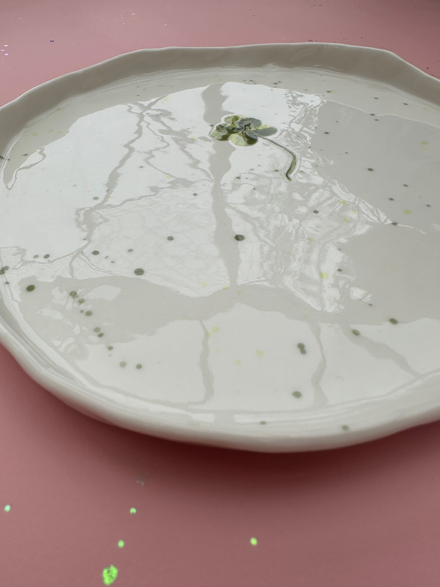 Porcelænsfad med aftryk fra 6-kløver #14