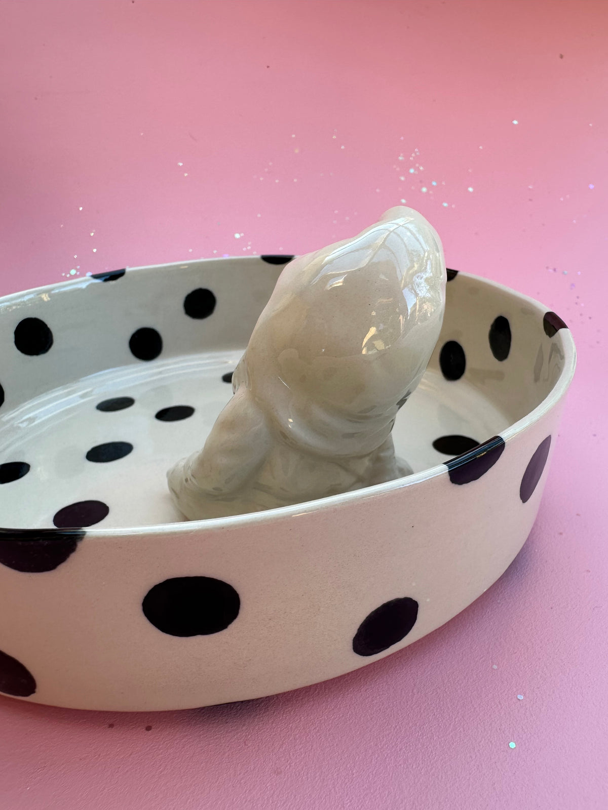 Prikket skål med sovende nisse