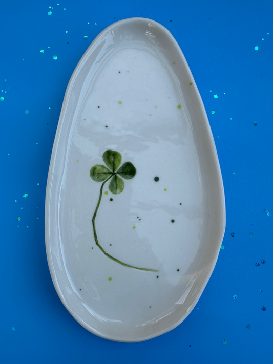 Porcelænsfad med aftryk fra firkløver #3